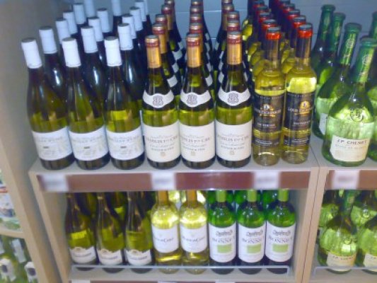 Un bărbat din Olt, cercetat la Năvodari pentru furt de băuturi alcoolice
